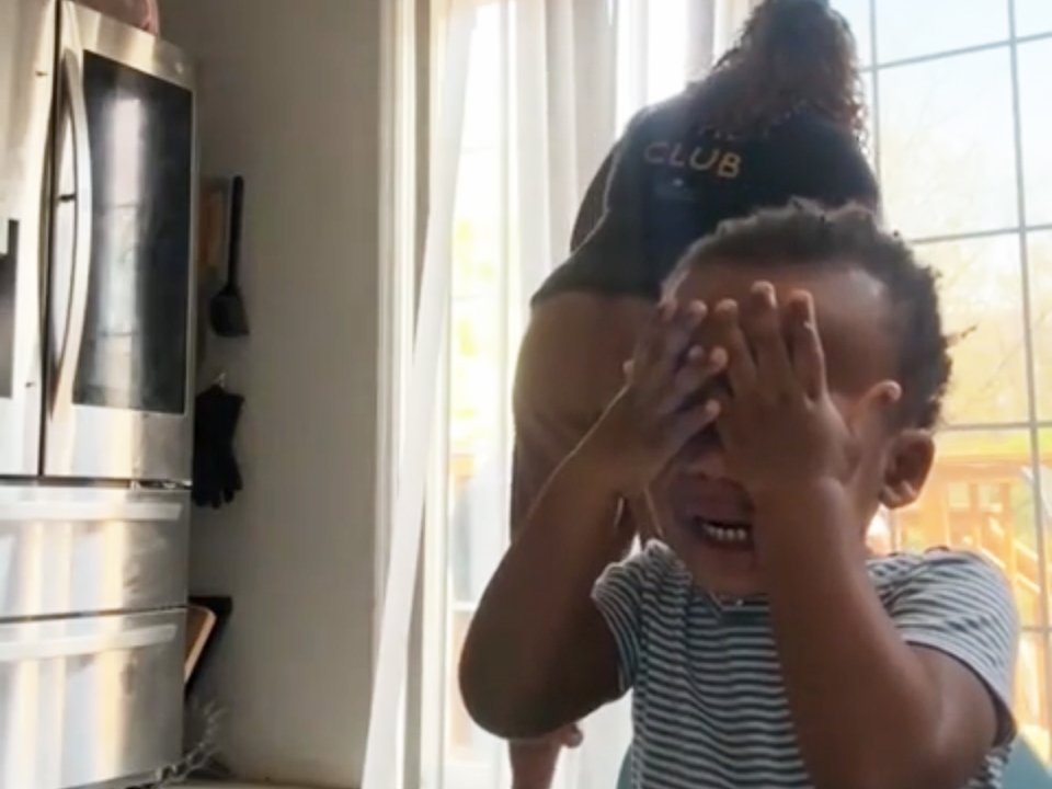 toddler having tatrum